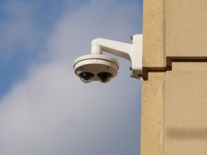 Current France Sécurité est une société de sécurité spécialisée dans la gestion et la prévention des risques pour assurer la sécurité, la surveillance et le gardiennage des biens et des personnes, Nice, Alpes-Maritimes, Var, Paris